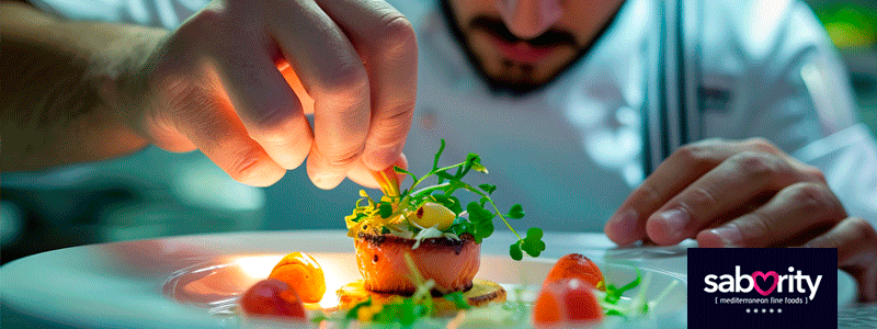 Vista de un Chef creando un plato en su Restaurante con productos Gourmet